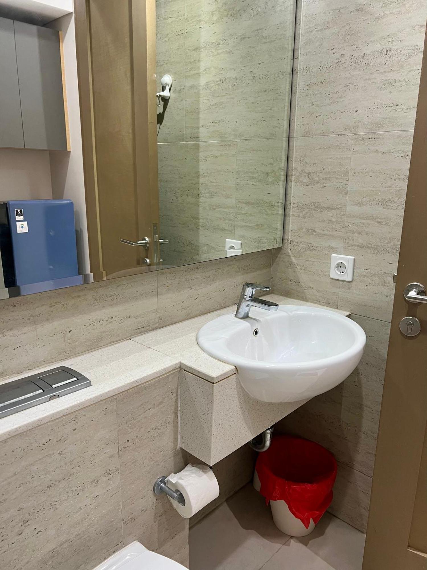 Cozy Connected To Mall By Lexington Apartment *